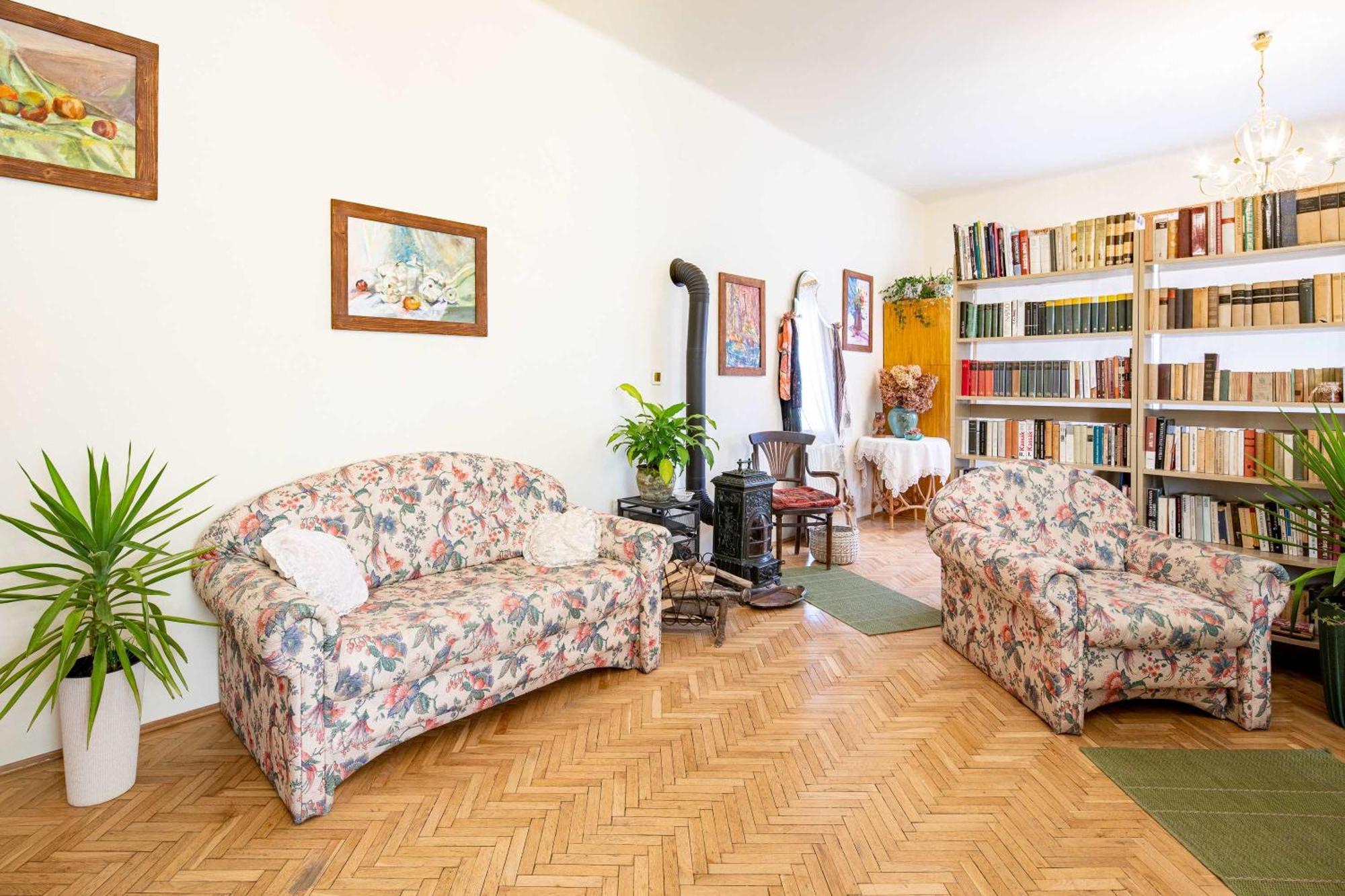 Nestled Romance, Buda's Hilltop Heaven Appartamento