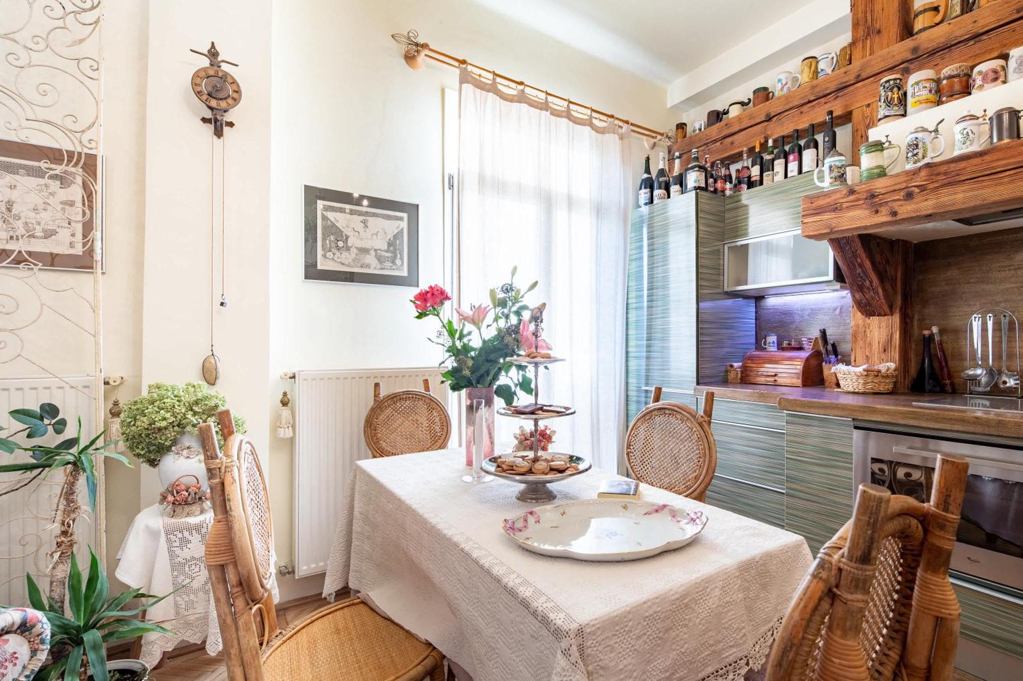 Nestled Romance, Buda's Hilltop Heaven