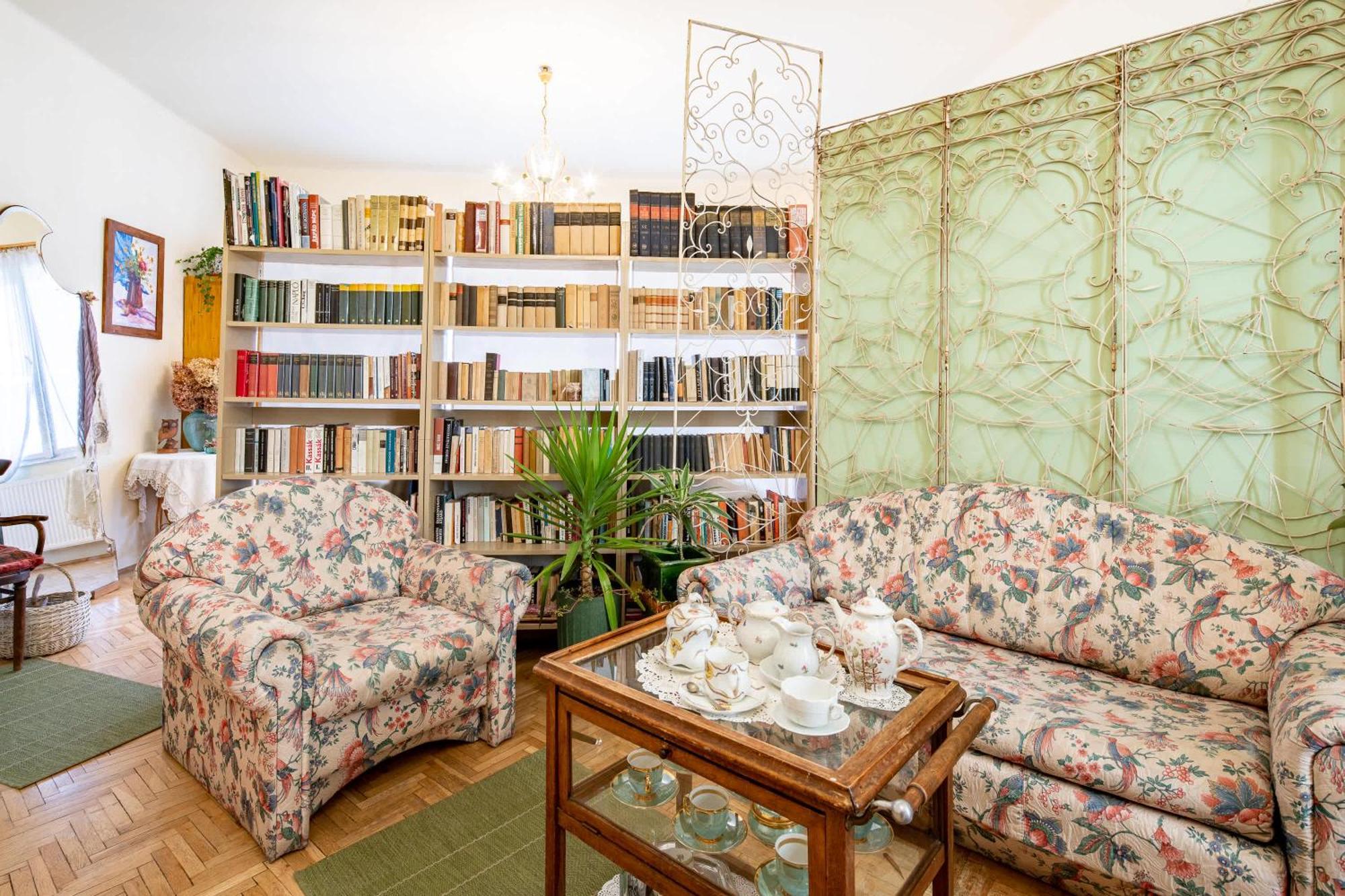 Apartmán Nestled Romance, Buda's Hilltop Heaven *