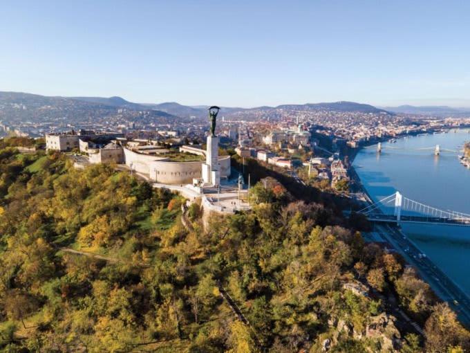 Nestled Romance, Buda's Hilltop Heaven *